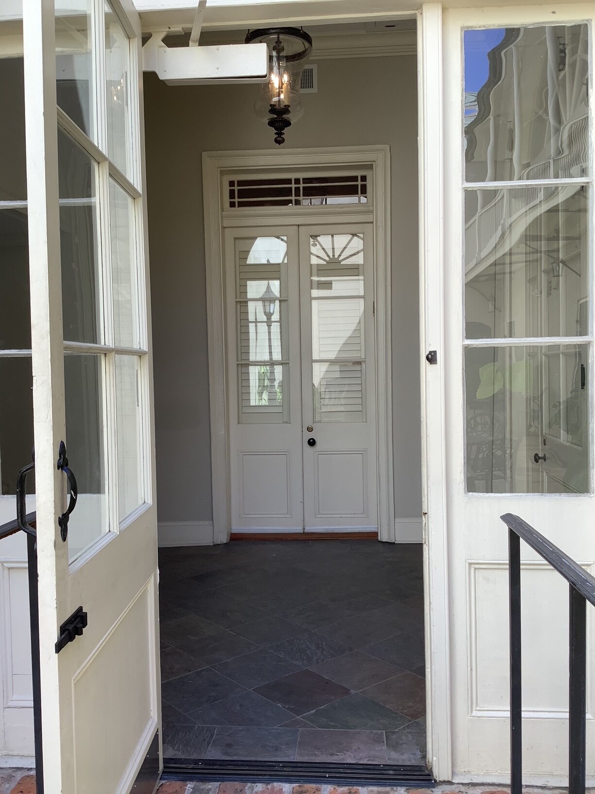 Building Photo - 1225 Bourbon St
