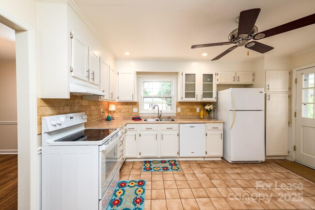 Building Photo - 901 Winter Wood Dr