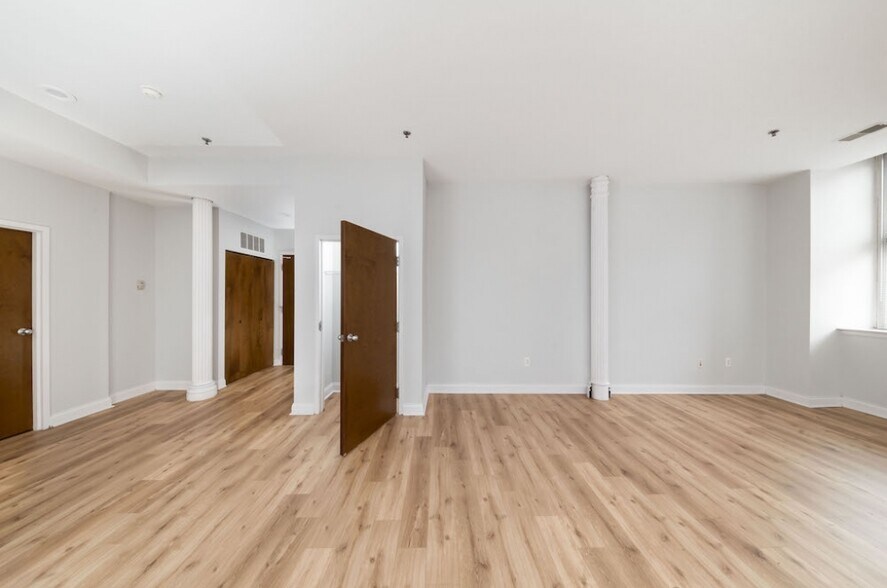 Building Photo - 1001 Chestnut St