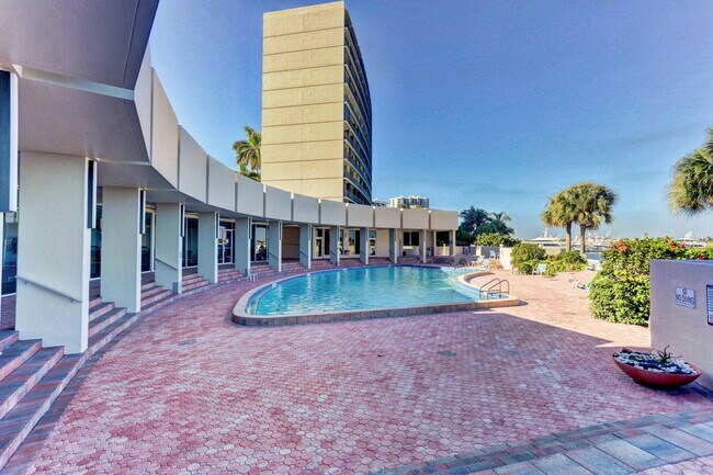 Building Photo - 134 Lakeshore Dr