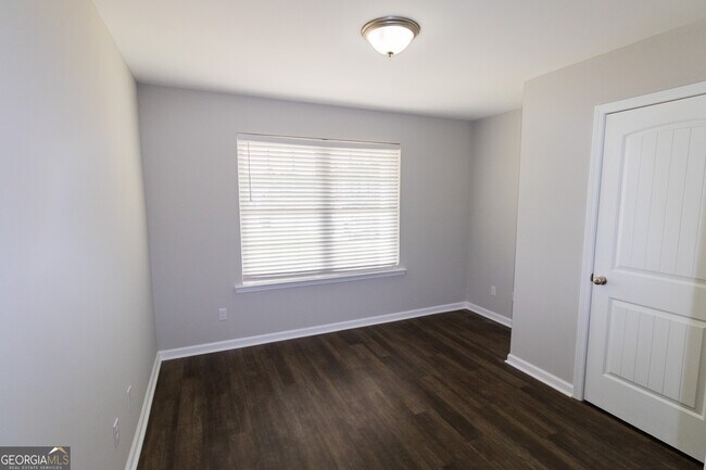 Building Photo - 123 Callaway Cres