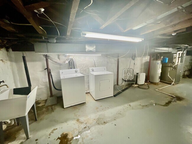 Building Photo - 3 Bed 1.5 Bath- Southside Pittsburgh PA