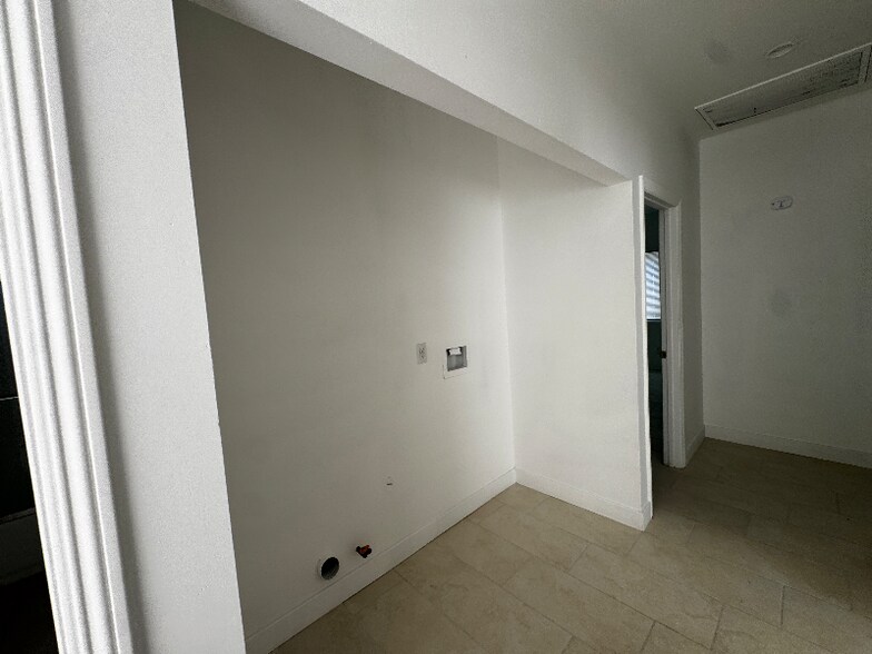 Building Photo - 1764 W 28th St