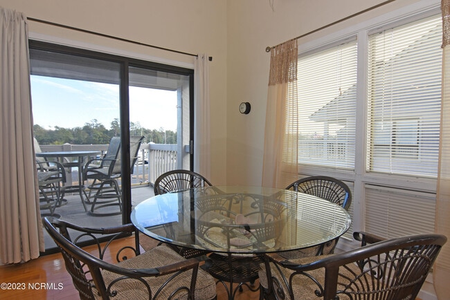 Building Photo - 6338 Oleander Dr