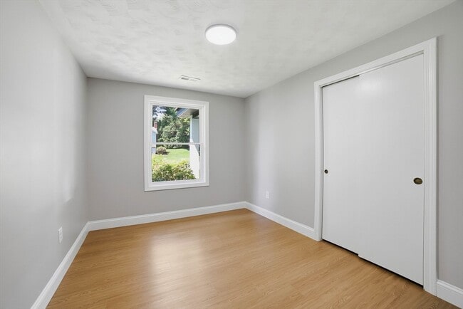 Building Photo - 44 Topsfield Cir