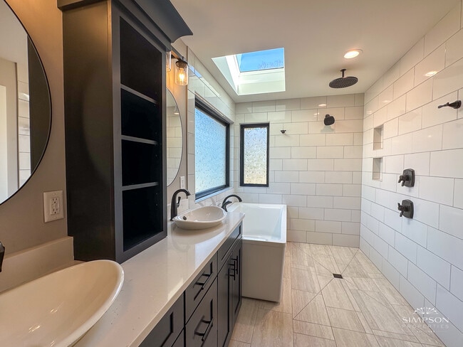 Building Photo - 1943 Townsend Ave