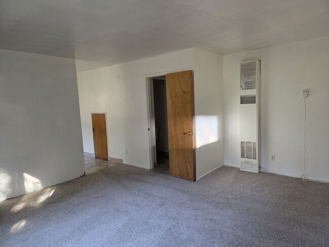 Building Photo - 1069 Sierra Blvd