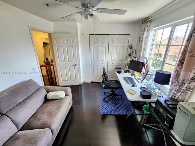 Building Photo - 730 NE 90th St