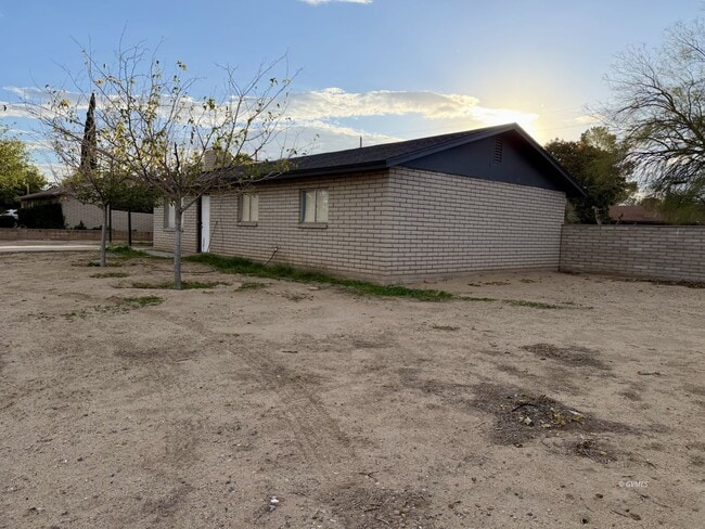 Building Photo - 2944 S 12th Ave