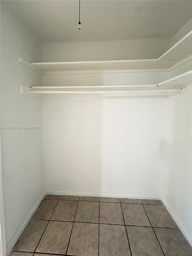 Building Photo - 3049 NW 9th Ave