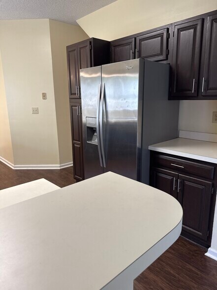 Kitchen - 160 Wainwright Mnr