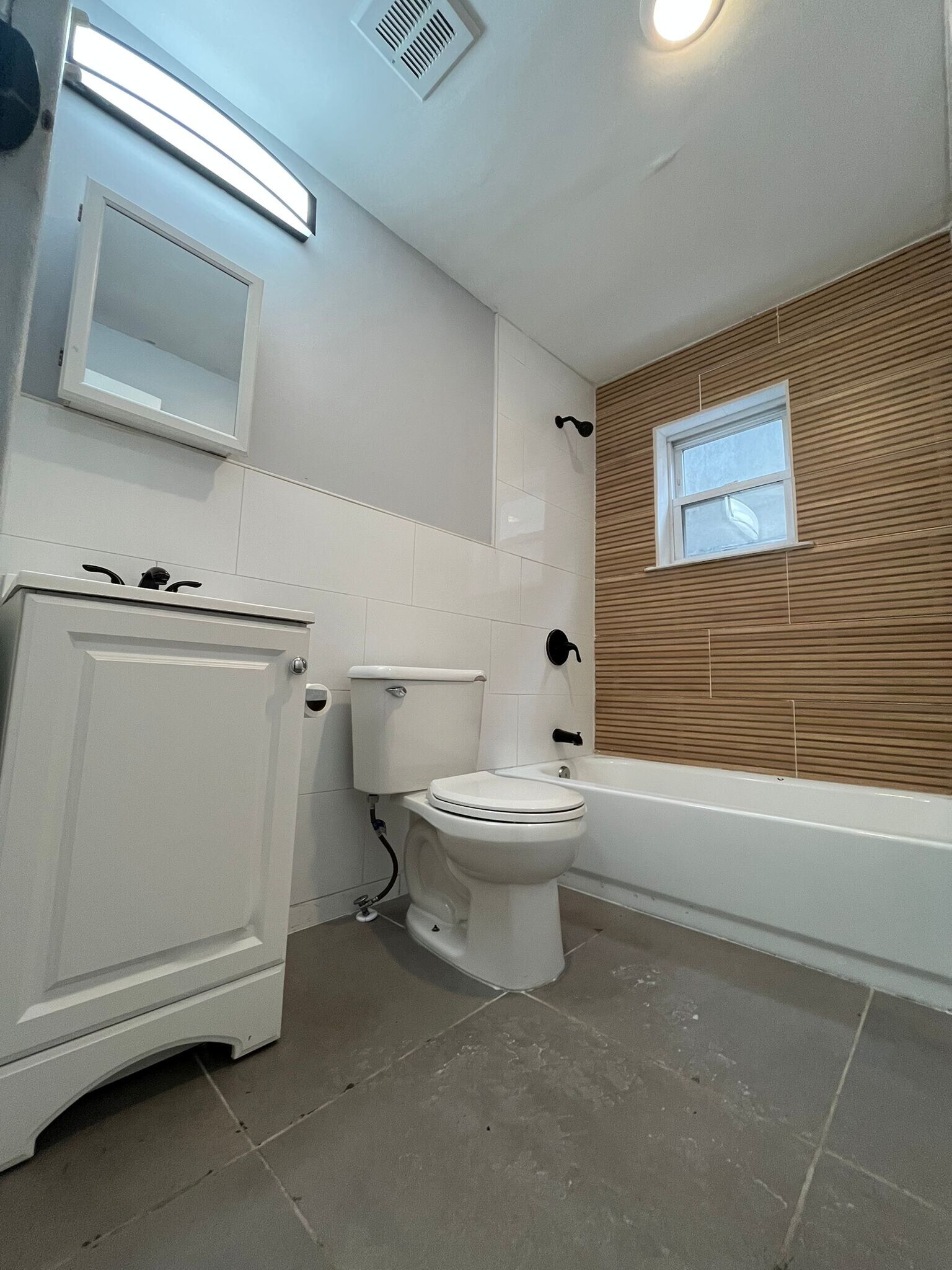 Building Photo - 212 Zabriskie St