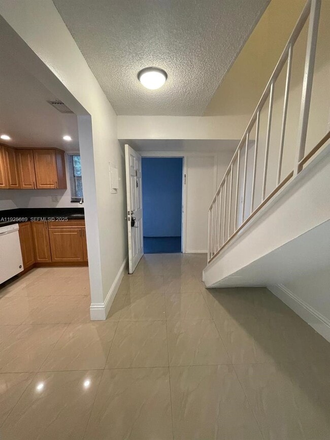 Building Photo - 9375 Fontainebleau Blvd