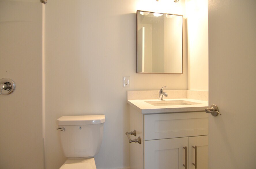 Building Photo - 1607 Race St