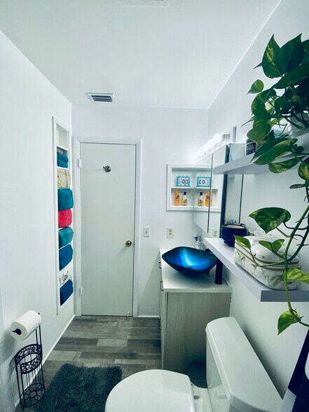 Building Photo - 4938 Alder Dr