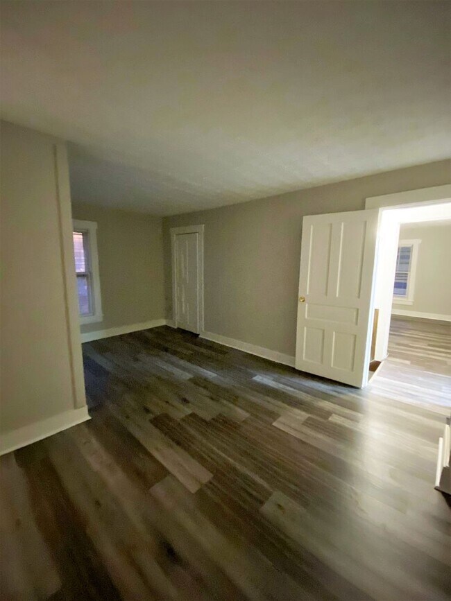 Building Photo - Cat Friendly 1 Bedroom Apartment!