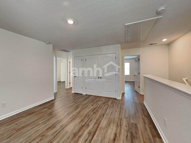 Building Photo - 2061 Southlea Dr