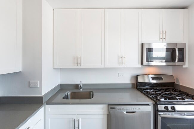 Building Photo - 410 Avenue X