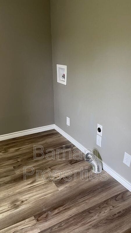 Building Photo - 916 Cason St