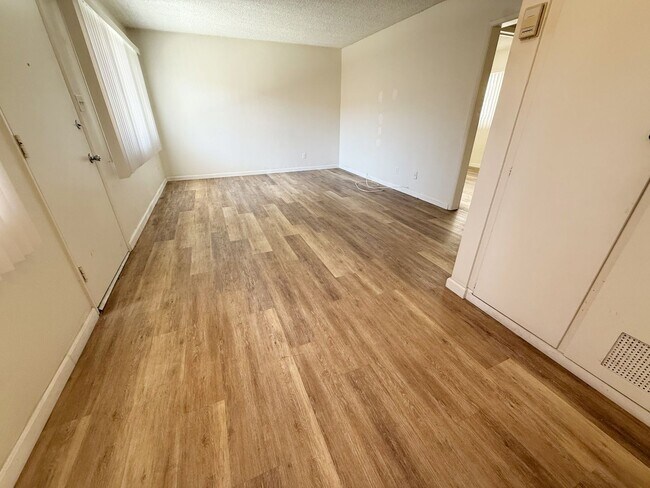 Building Photo - 4348 - 4352 1/2 McClintock St