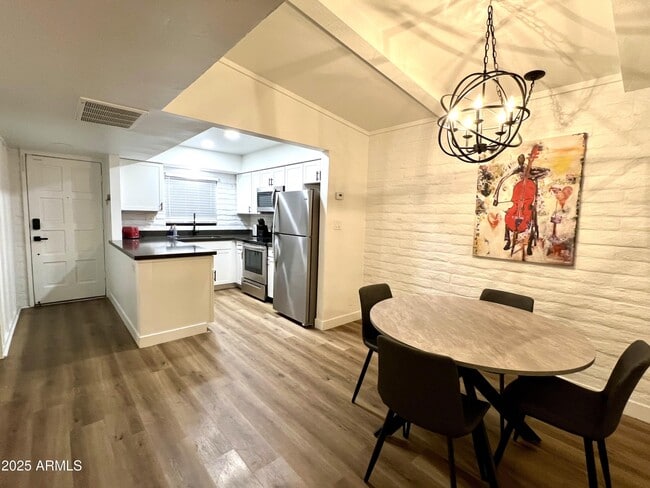 Building Photo - 3046 N 32nd St