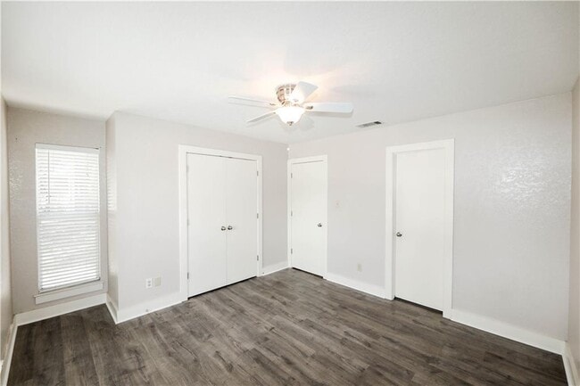 Building Photo - 1302 Danbury Square