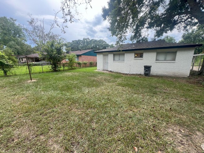 Building Photo - Move In Special!!!! 3 Bedroom 1 Bath home ...