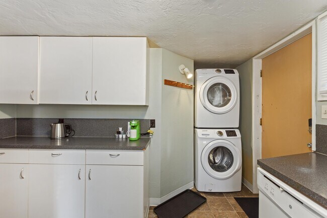 Building Photo - 1416 Chrisway Dr