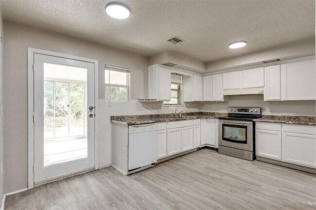 Building Photo - 2908 SW 62nd St