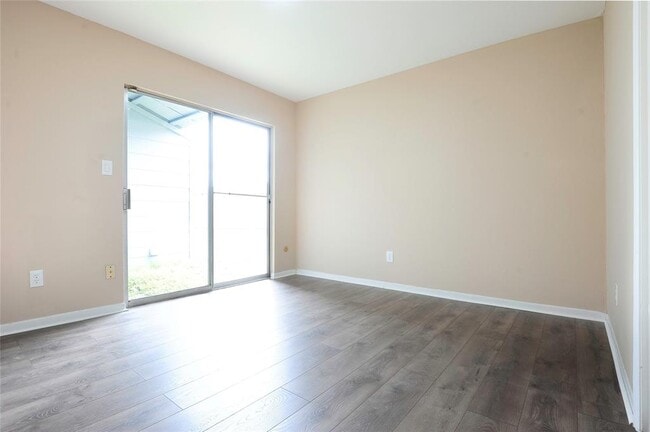 Building Photo - 11030 Petworth Dr