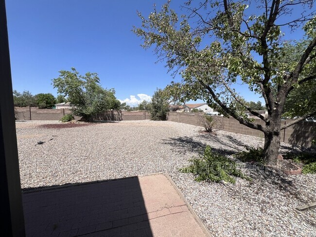Building Photo - 7259 Pajarito Rd NE