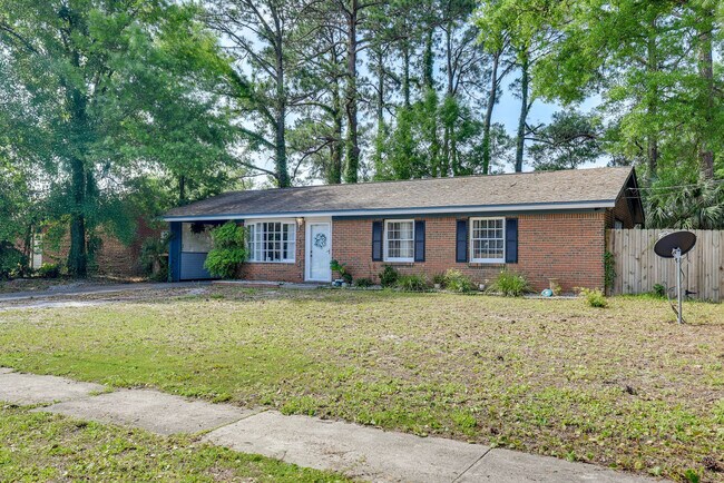 Building Photo - 310 Coral Dr SW