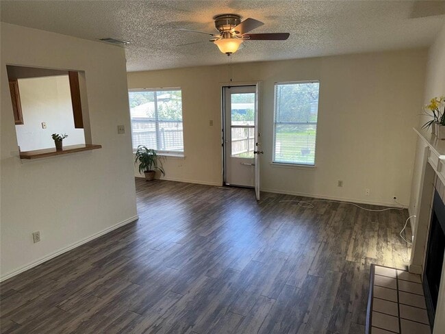 Building Photo - 6109 Parkwood Dr