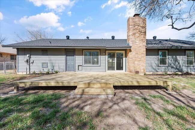 Building Photo - 5801 Cherry Creek Dr