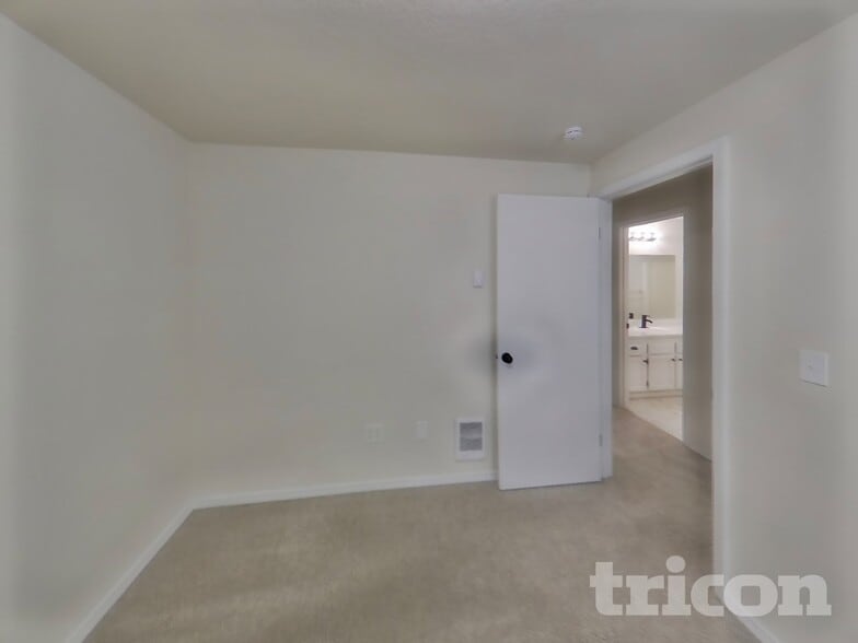 Building Photo - 1504 8th Ave Ct SE