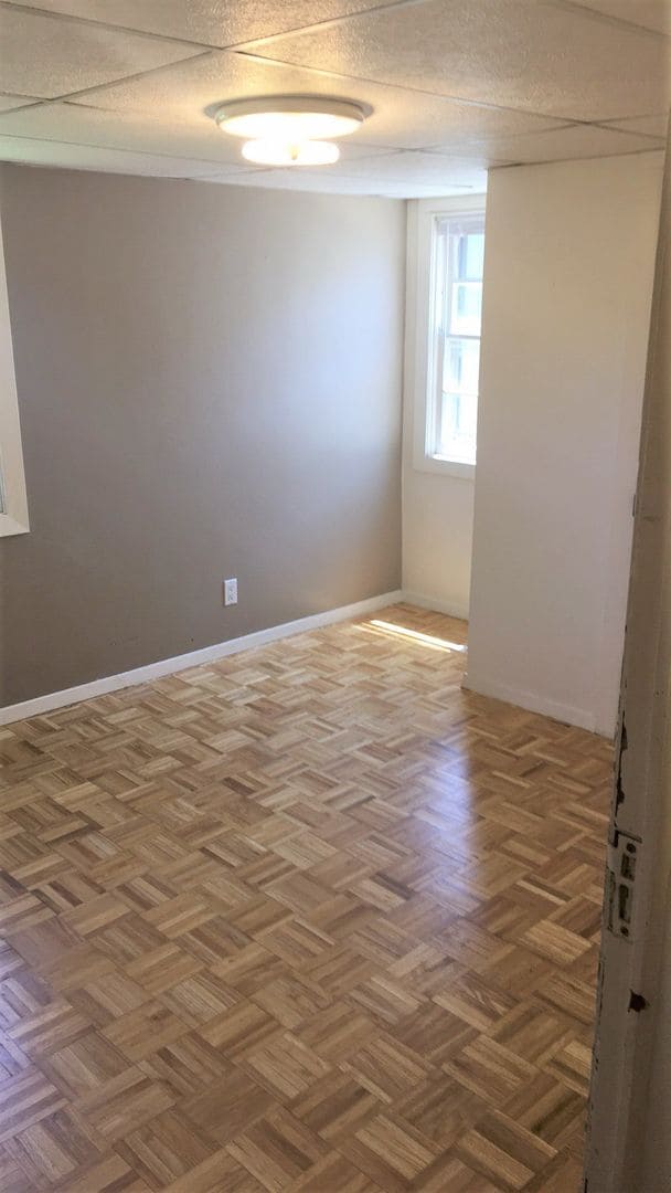 Building Photo - Huge West University 6 bed/3 bath/2 kitche...