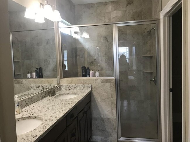 Building Photo - 2525 Lantana Ln