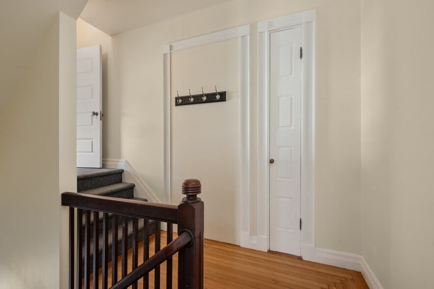 Building Photo - 177 Main St