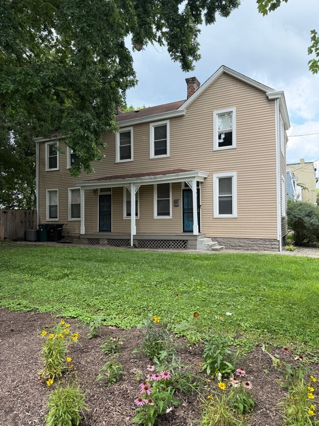 Building Photo - 4127 Lakeman St