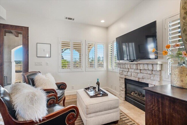 Building Photo - 6750 Golden Pheasant Ln