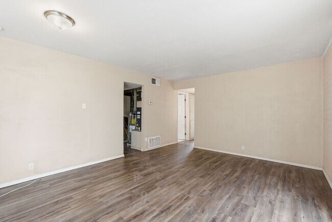 Building Photo - 2520 E Cameron Vista