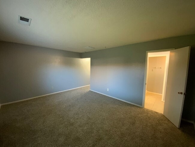 Building Photo - 3 Bedroom Single Story Home Available Near Louisiana Blvd NE & Candelaria Rd NE!