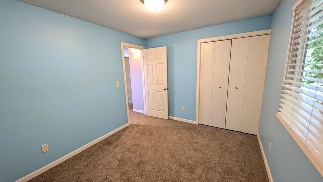 Building Photo - Single level 3 bedroom 2 bath home in the ...