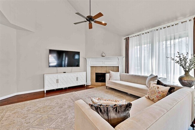 Building Photo - 7305 Oak Leaf Dr