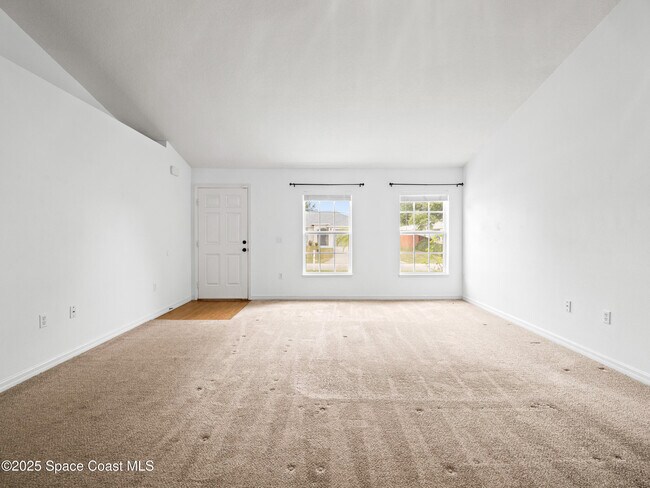 Building Photo - 380 Courtney St