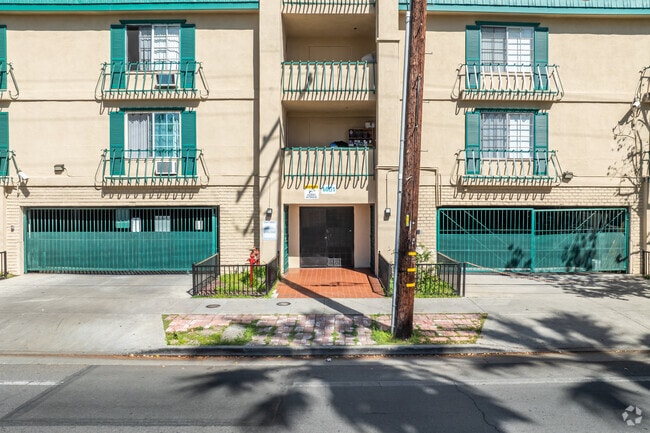 Building Photo - Ross Manor Apartments