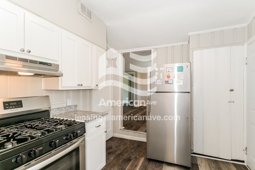 Building Photo - 9207 Bobb Ave