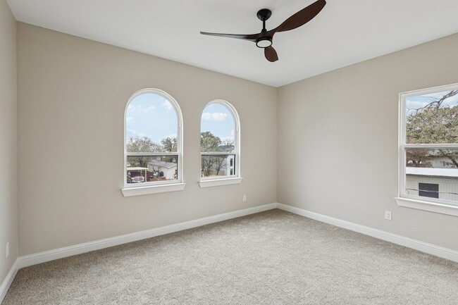 Building Photo - 1713 Highland Dr W
