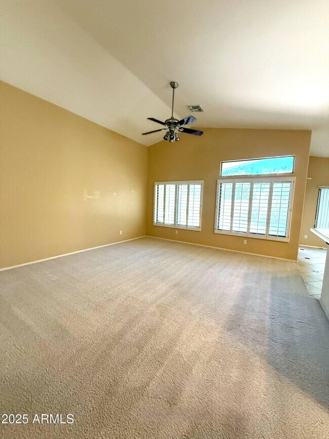 Building Photo - 374 W Oriole Way