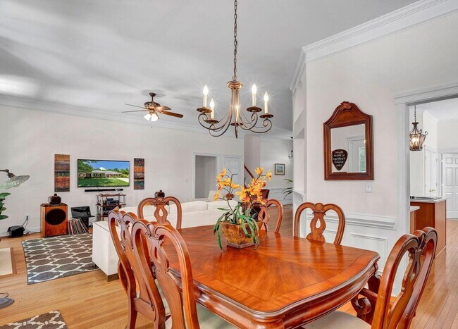 Building Photo - Sophisticated Space Designed for Comfort